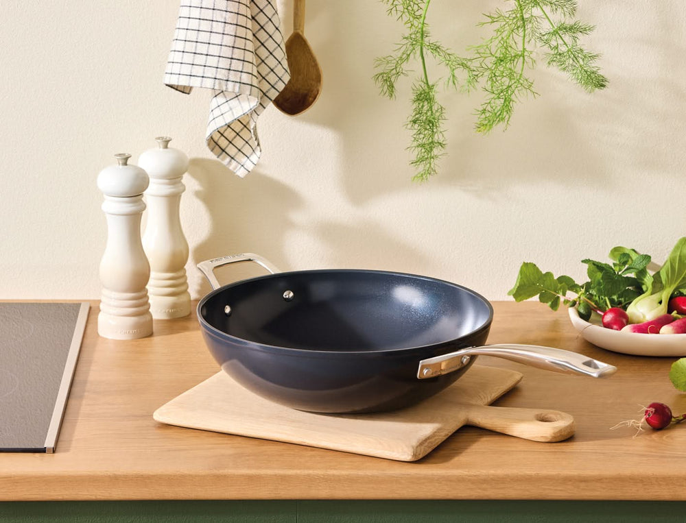 Le Creuset Wok Pan Essential Antihaft-Keramik – ø 30 cm / 4,7 Liter – Keramik-Antihaftbeschichtung