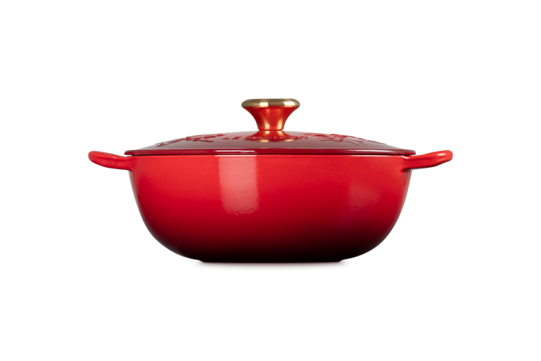 Le Creuset Marmite Kasserolle mit goldfarbenem Knopf – Holly Christmas – Kirschrot – ø 26 cm / 4,1 Liter