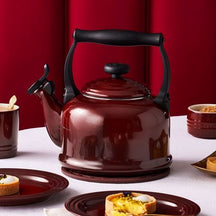 Le Creuset Wasserkessel / Flötenkessel Tradition - Induktion - Garnet - 2.1 Liter